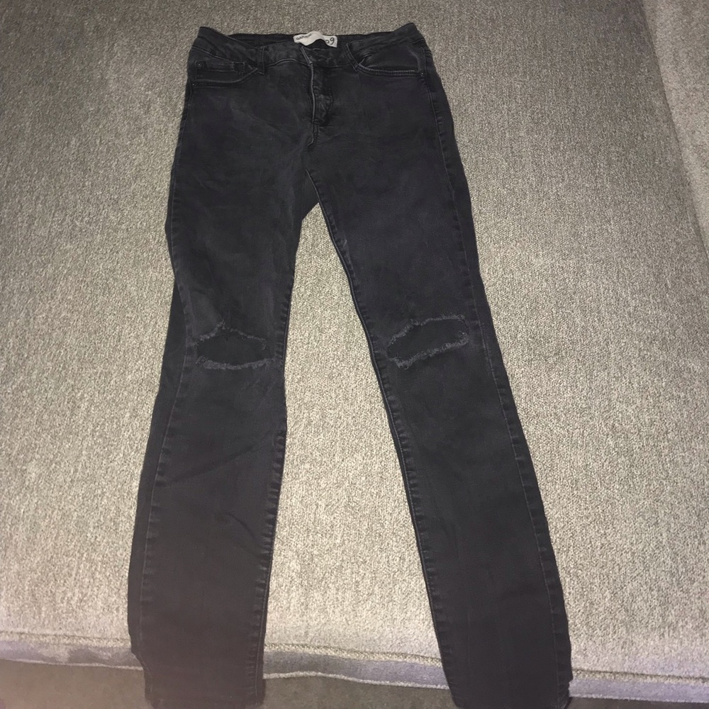 Black Jeans with knee rips